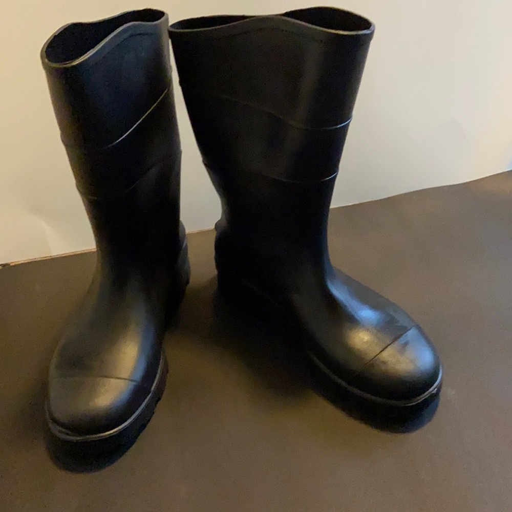 Heavy duty rain work boots